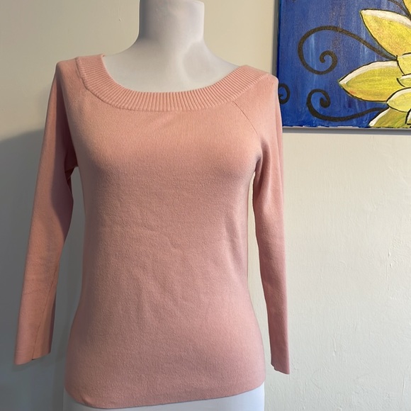Ann Taylor Loft- boat neck/off the shoulder sweater in  soft pink - Picture 3 of 5